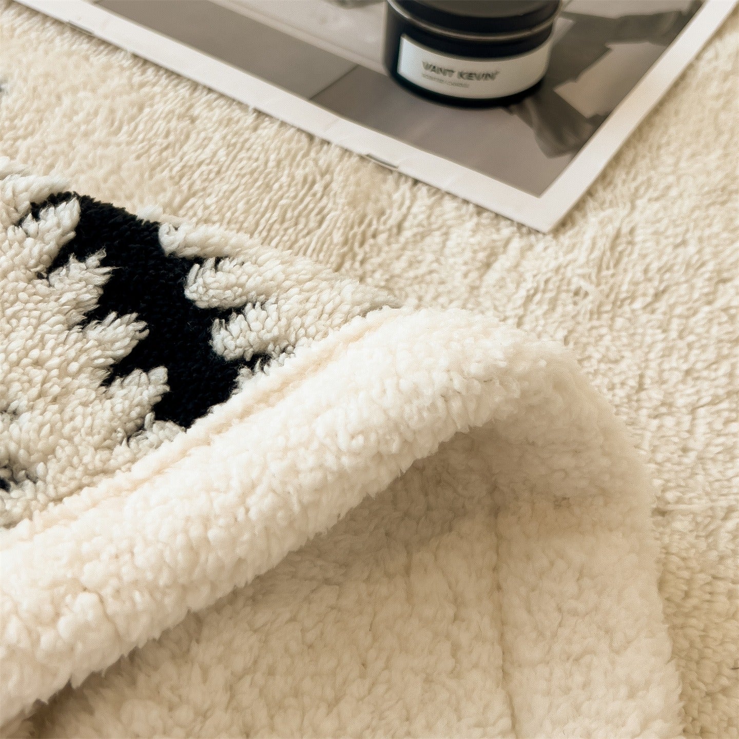 1pc Autumn and Winter Fleece-Lined Thick Blanket - Soft, Warm Modern Design, Mixed Colors