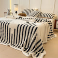 1pc Autumn and Winter Fleece-Lined Thick Blanket - Soft, Warm Modern Design, Mixed Colors